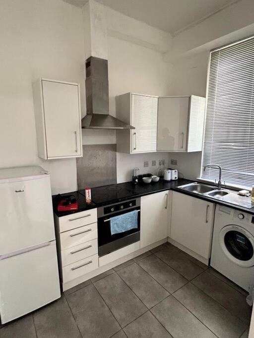 Leicester Spacious Flat With Free Parking Екстериор снимка