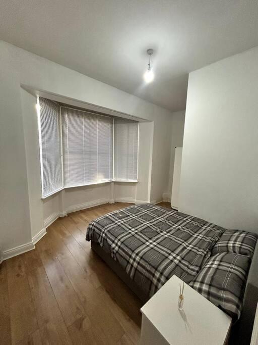 Leicester Spacious Flat With Free Parking Екстериор снимка